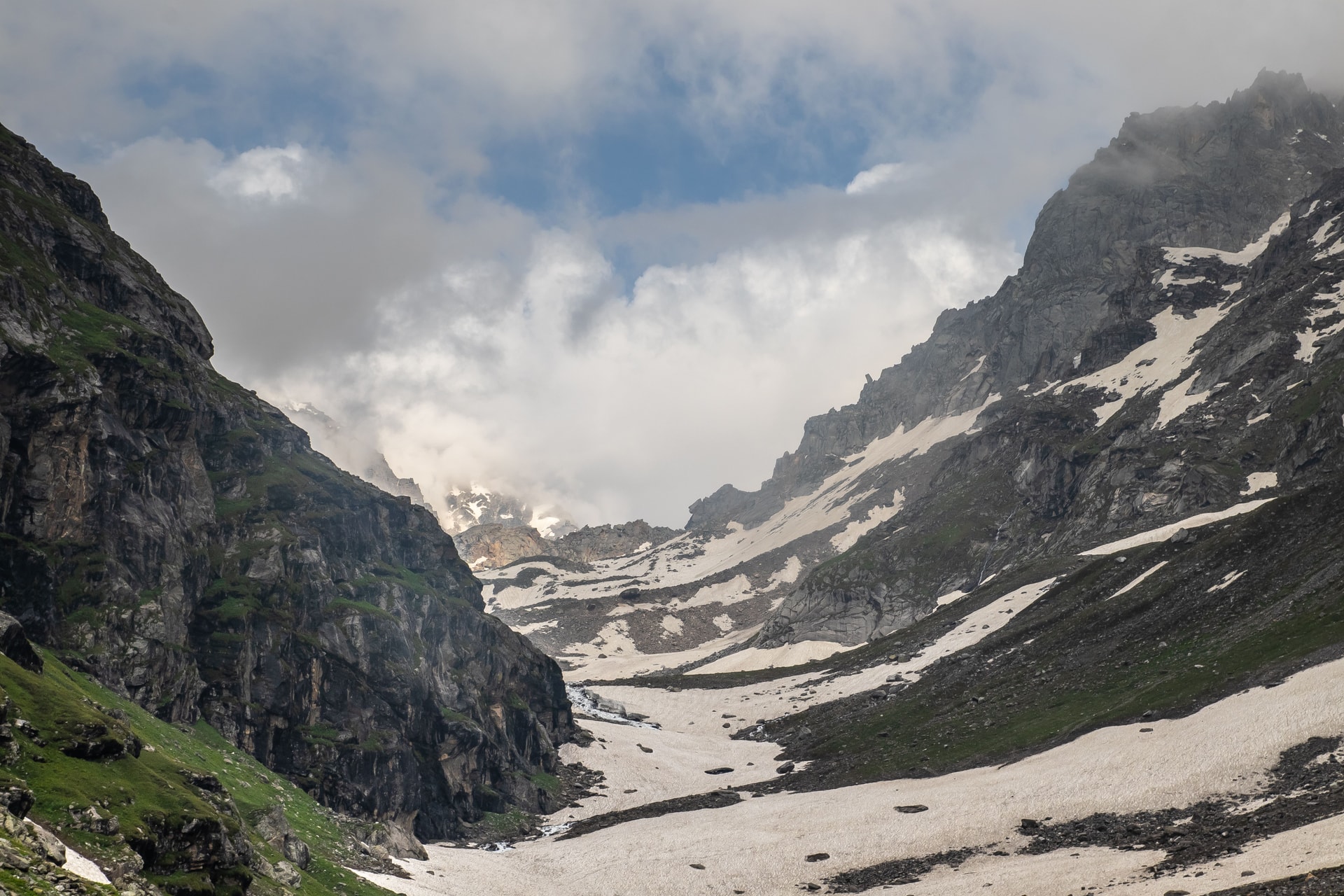 The Gateway to Winter — The Monsoon Diaries: Walking the Cloud-Line at Hampta Pass