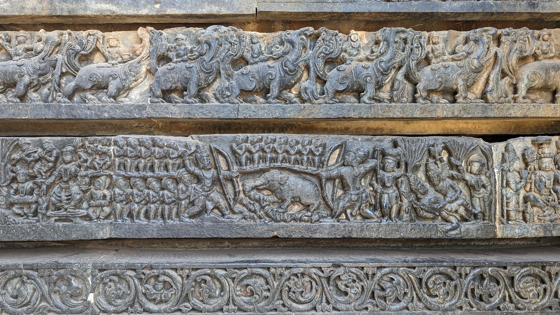 The Kiratarjuniya — Arjuna's duel with Lord Shiva disguised as a hunter, Hoysaleswara Temple