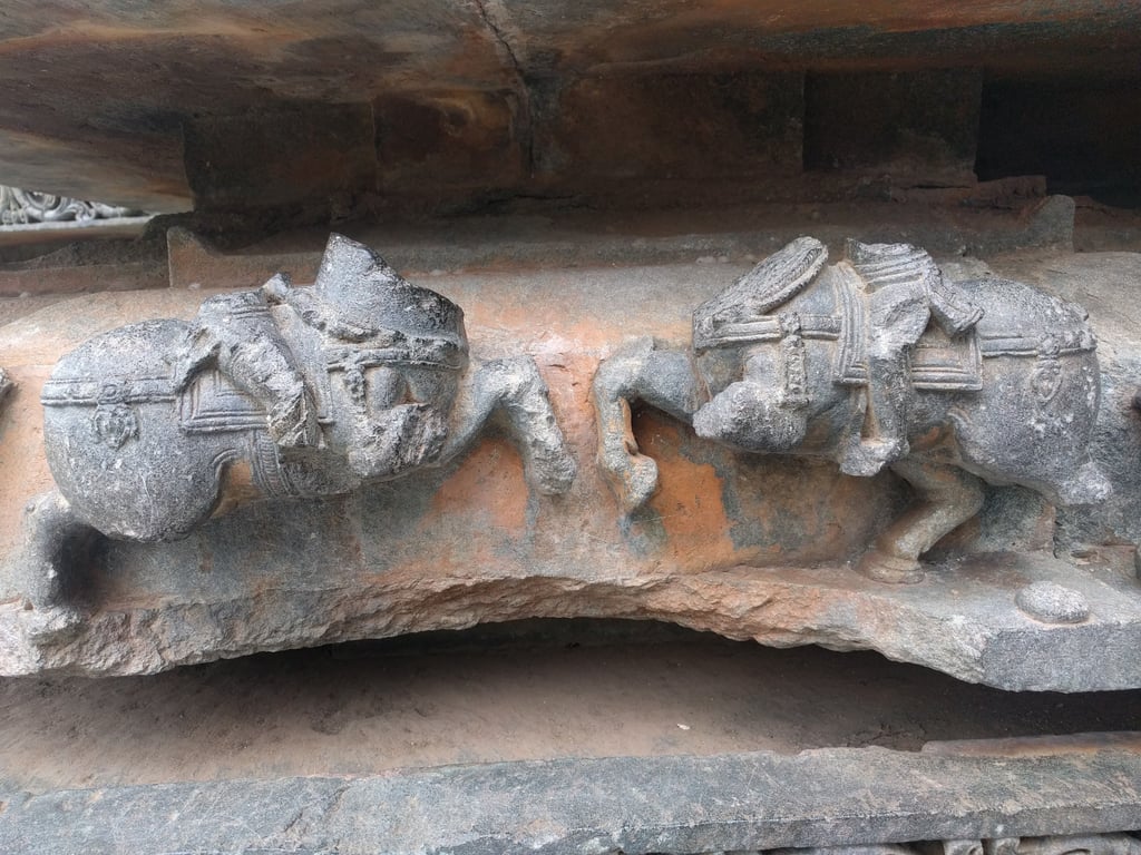 Beauty in Ruins: The Broken Charge of Halebidu