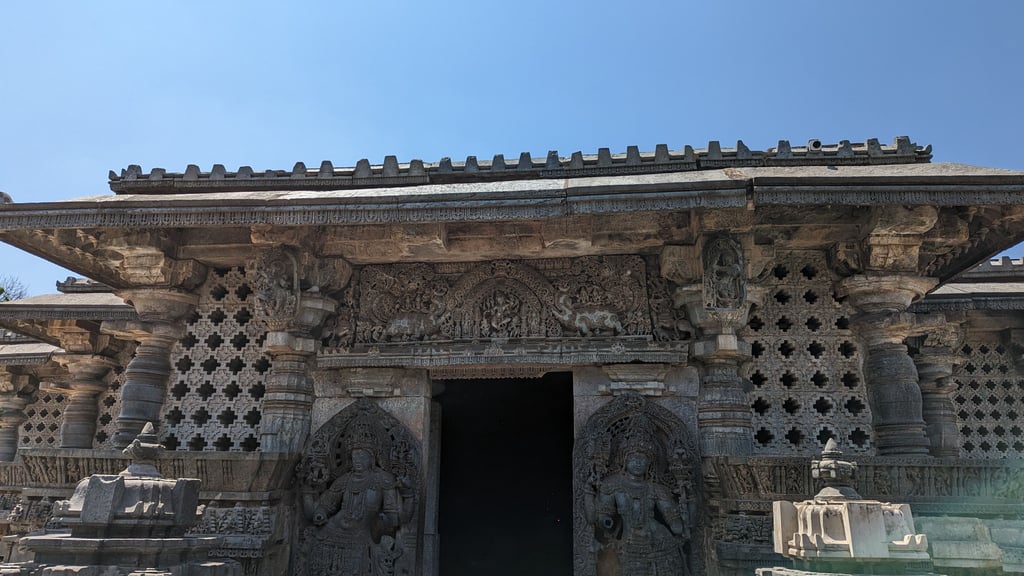 Hoysaleswara Temple: Outer Wall and Stellate Plan